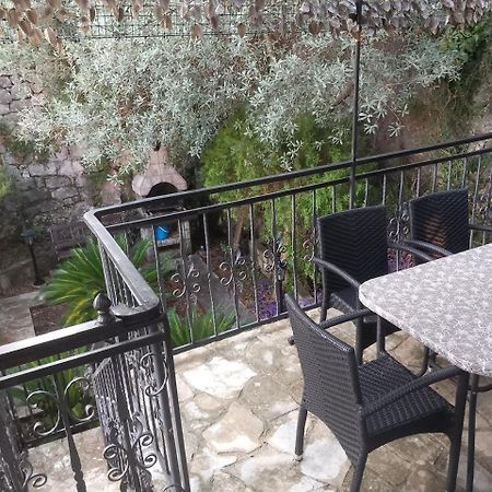Holiday Home Stone House Пераст Экстерьер фото