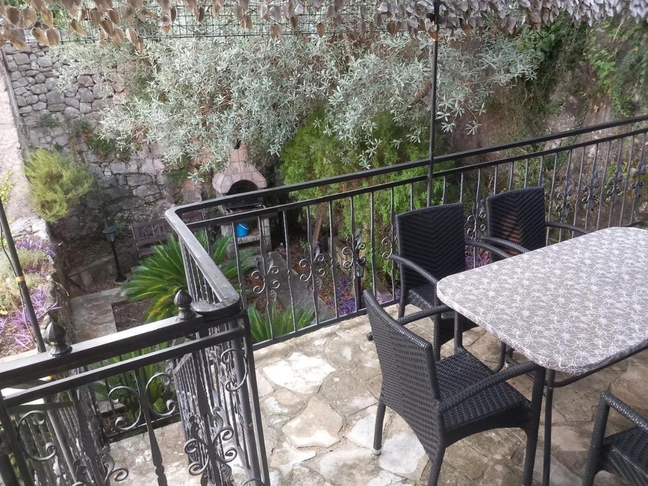 Holiday Home Stone House Пераст Экстерьер фото